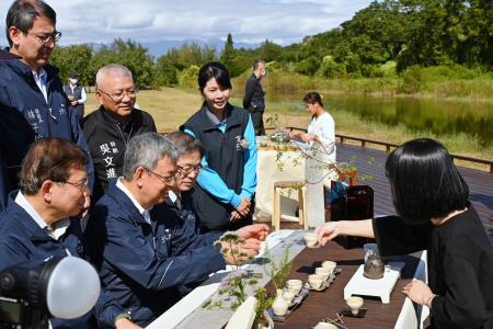 2023年11月21日行政院長陳建仁視察壯圍沙丘生態園區9