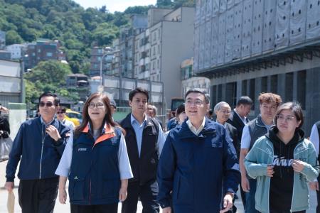 2026年5月1日行政院長卓榮泰視察海巡署第十海巡隊廳舍重建工程進度 　共8張