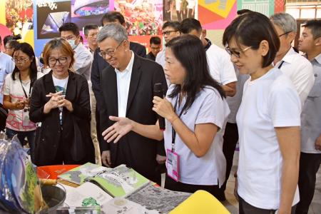 2023年9月28日行政院長陳建仁參訪「2023臺灣文化創意博覽會」華山文創園區展區10 　共10張