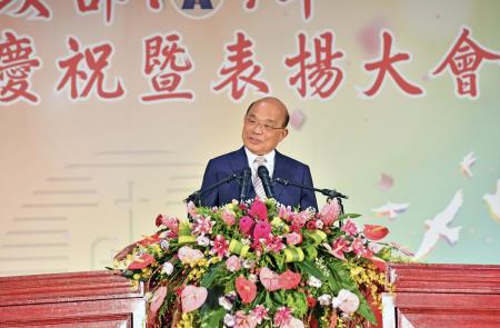 2020年7月1日行政院長蘇貞昌出席「109年稅務節慶祝暨表揚大會」 　共3張