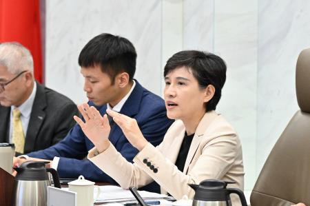 2025年10月23日行政院副院長鄭麗君主持行政院「體育暨運動發展部」諮詢小組第6次會議 　共9張