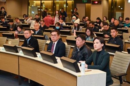 2025年1月10日行政院副院長鄭麗君出席淨零Team Taiwan！迎向2035前瞻減量目標與產業轉型策略論壇　共3張