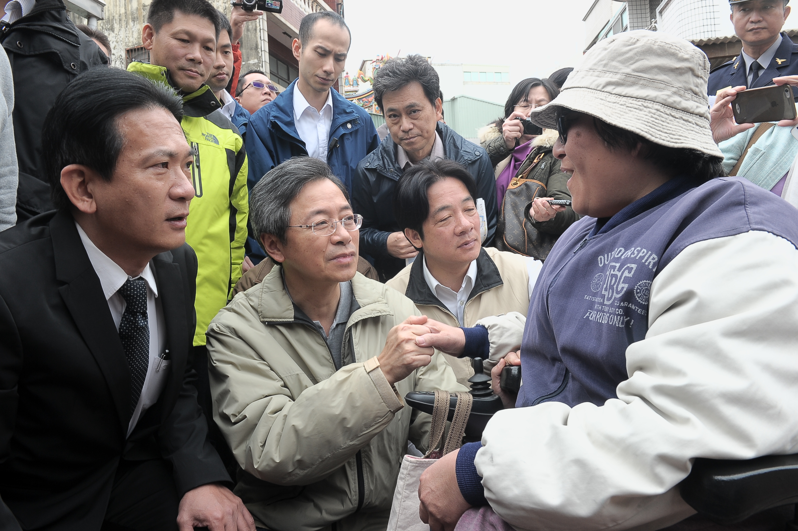 張揆赴臺南關切停水戶供復水情形 指示全力以赴儘速恢復全面供水