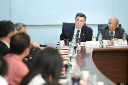 2025年8月14日行政院長卓榮泰參訪慶鴻機電並與機械（含工具機）業者交流座談會 　共15張