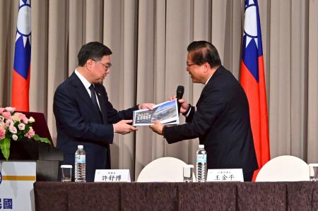 2026年7月8日行政院長卓榮泰出席全國商業總會第12屆第3次會員代表大會 　共5張