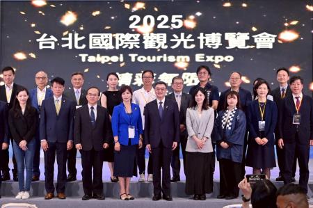 卓院長今(23)日出席2025台北國際觀光博覽會照片 共7張_1　共7張