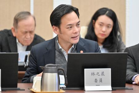 鄭副院長今(31)日主持「行政院智慧國家推動小組」第5次會議照片 共7張 　共7張