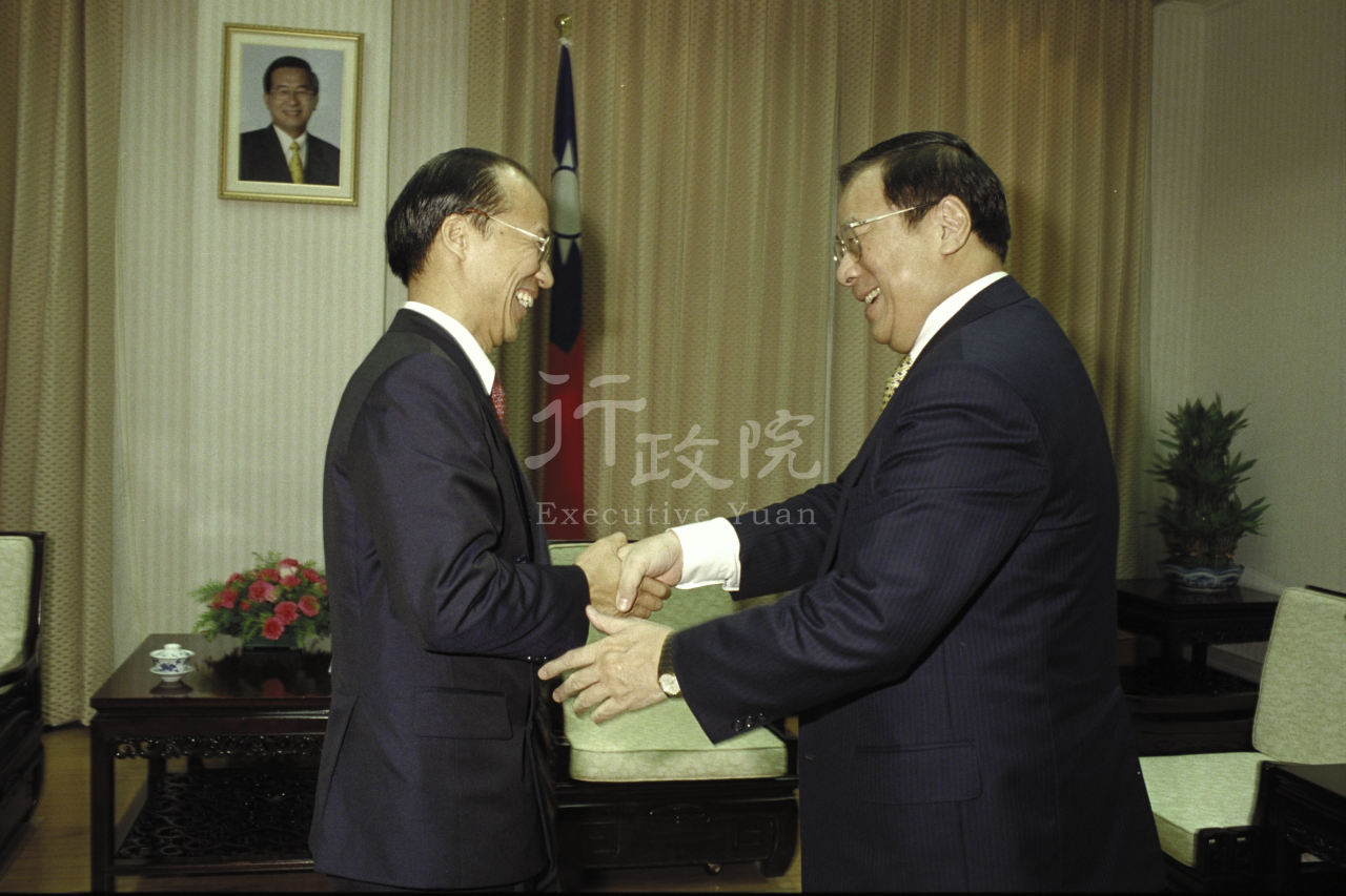 2000年12月12日行政院長張俊雄接見駐海地大使呂慶龍 共1張 　共1張