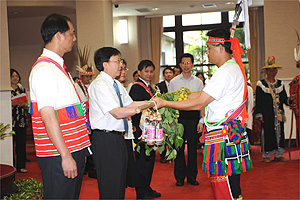 劉揆出席「2009花蓮原住民A DA WANG聯合豐年節」來院報信息活動 　共1張