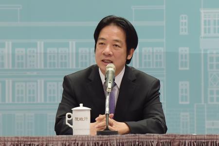 2018年12月28日2018行政院賴清德院長年終記者會S__54157331 　共3張
