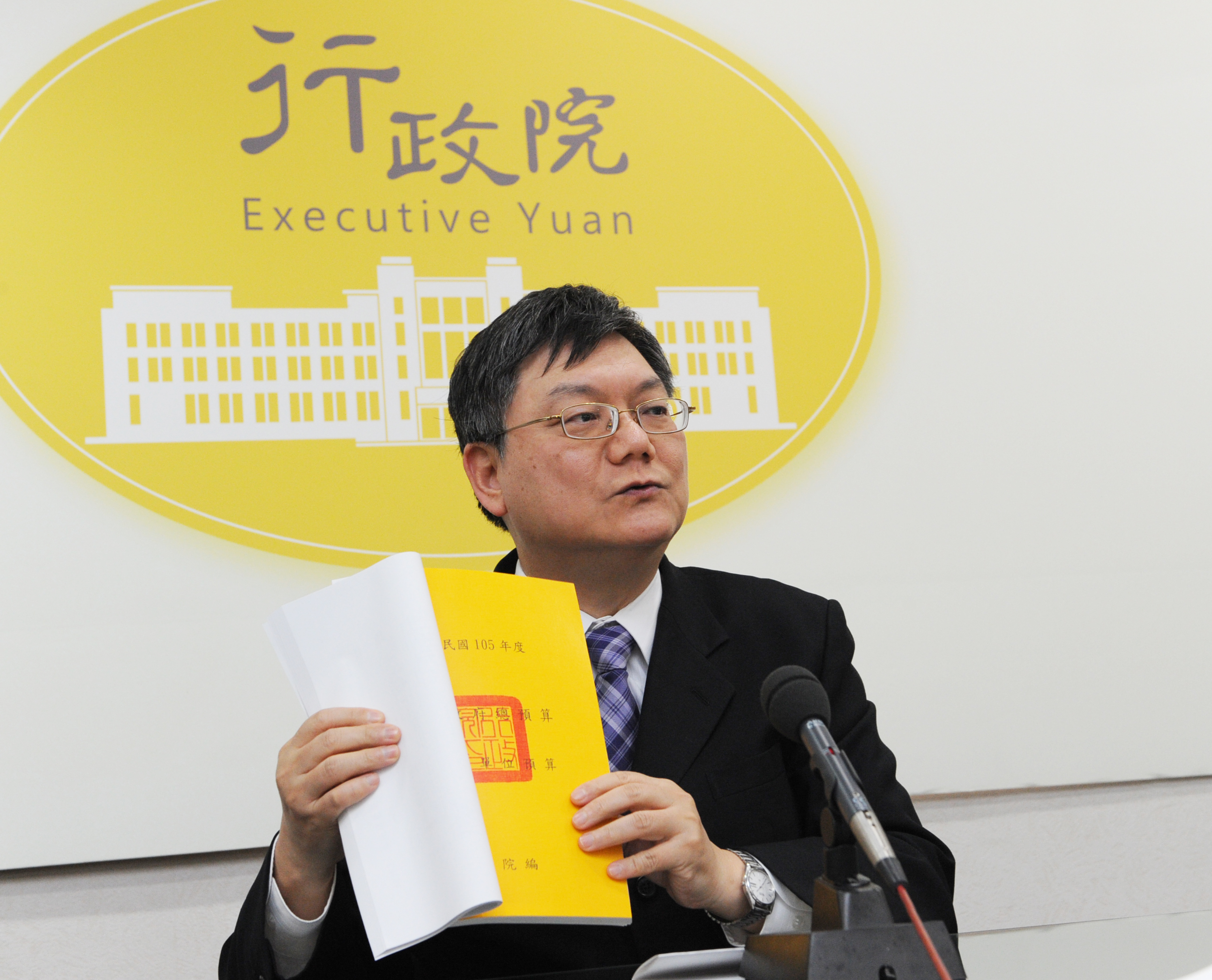 行政院完成520交接作業摘要報告 首批資料將於3月4日提供民進黨接任政府交接小組 　共4張