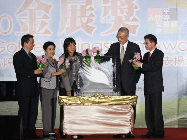 吳揆出席2010年金展獎頒獎典禮 　共1張