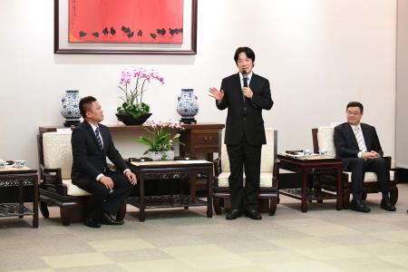 1071025行政院長賴清德接見「中華民國第56屆十大傑出青年」_DSC_5247 　共6張