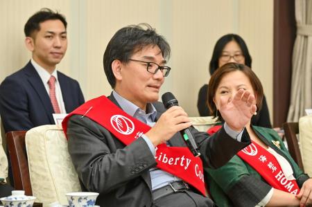 2024年11月13日行政院長卓榮泰接見第33屆國家磐石獎暨第26屆海外台商磐石獎得獎企業8　共9張