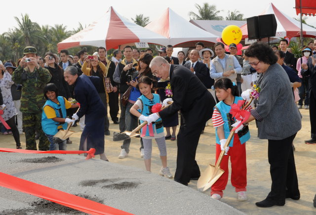 吳揆出席慈濟大愛園區第二期永久屋暨新建國小動土典禮 　共1張