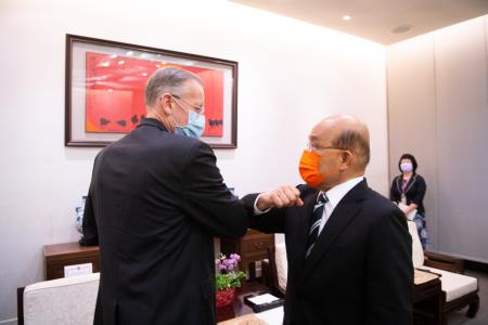 20210706行政院長蘇貞昌接見美國在台協會台北辦事處酈英傑處長一行2 　共2張