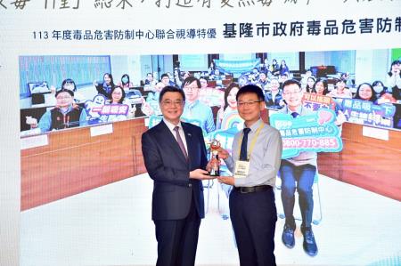 2025年6月24日行政院長卓榮泰出席「114年反毒有功人士團體頒獎活動」_5　共7張