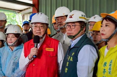 2025年8月4日行政院長卓榮泰視察臺南市柳營區災區房屋修繕重建情形　共7張