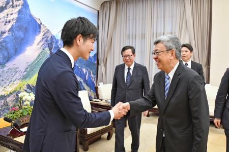 2023年5月4日行政院長陳建仁接見「日本自由民主黨青年局長鈴木憲和眾議員訪問團」一行 _6_ 　共7張