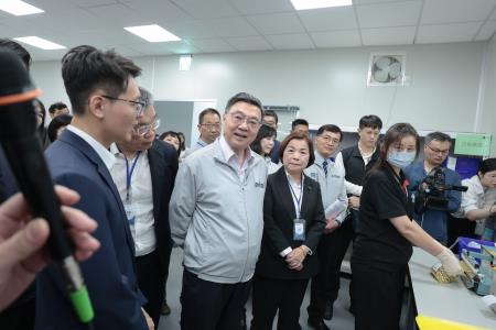 2026年5月5日行政院長卓榮泰參訪千里眼精密部件股份有限公司 　共7張