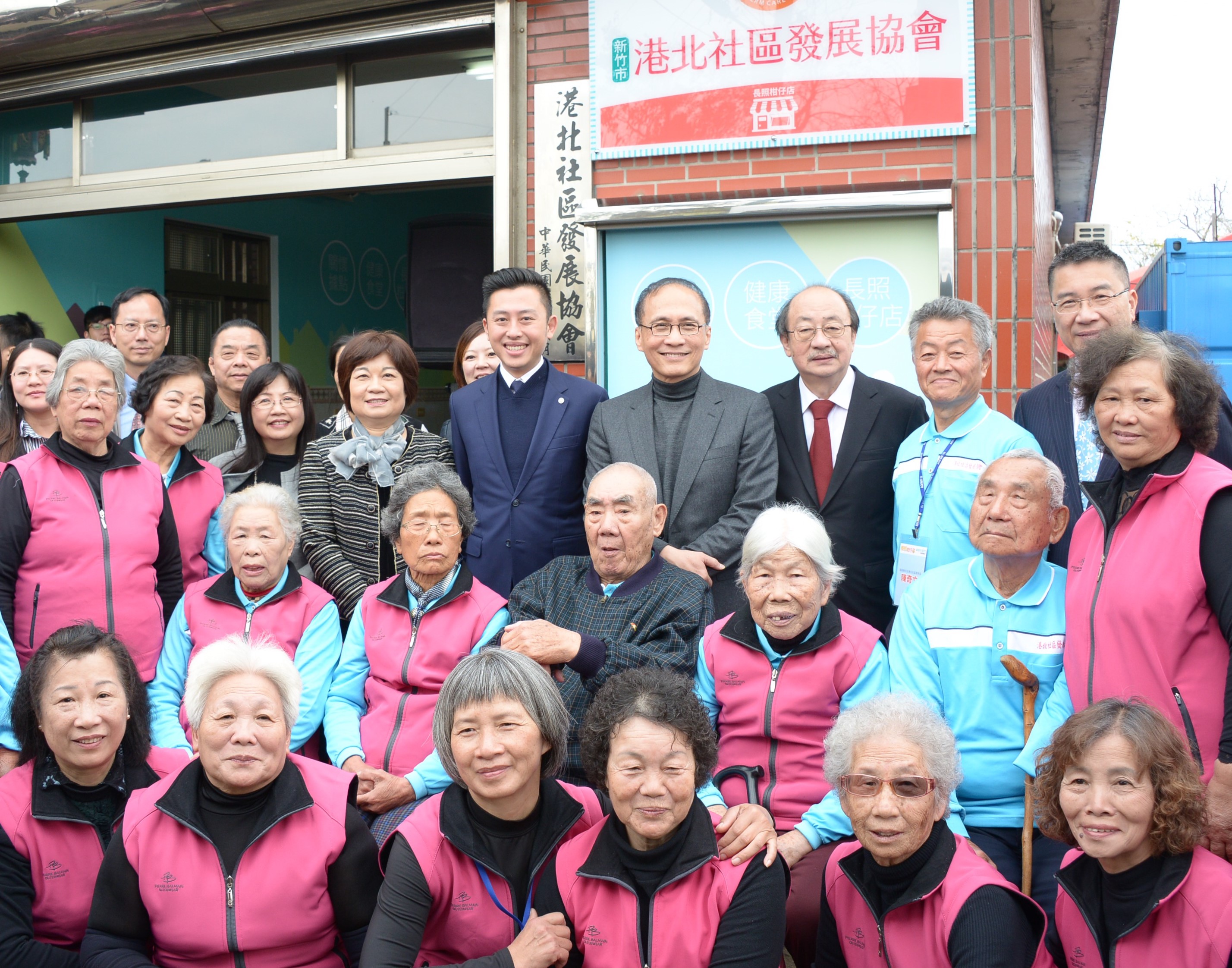 長照柑仔店首創視訊關懷  林揆：妥善運用科技 建立長照里程碑　共4張