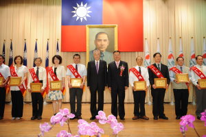 吳揆出席中華民國全國總工會「模範勞工表揚大會」頒獎典禮 　共1張
