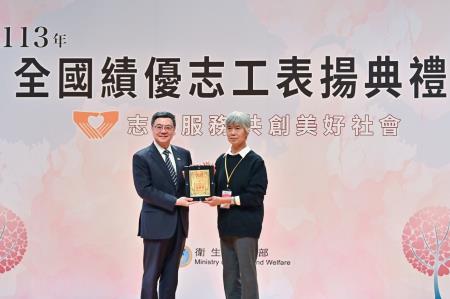 卓院長今（27）日​出席「​113年全國​績優志工表揚典禮」新聞照片 共8張　共8張