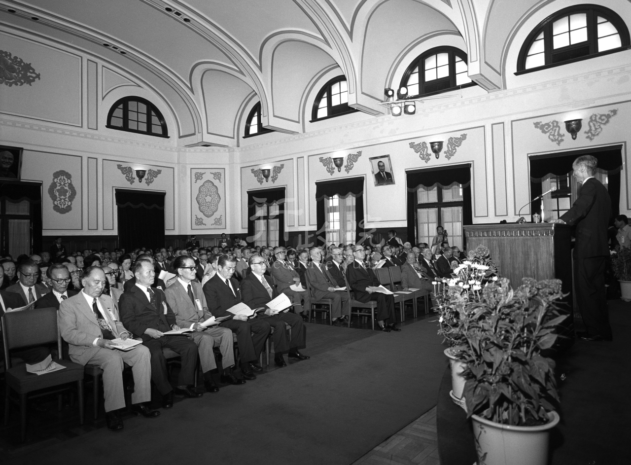 1978年9月28日行政院院長孫運璿參與大成至聖先師孔子誕辰紀念典禮 共3張 　共3張