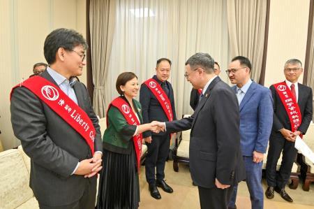 2024年11月13日行政院長卓榮泰接見第33屆國家磐石獎暨第26屆海外台商磐石獎得獎企業3　共9張