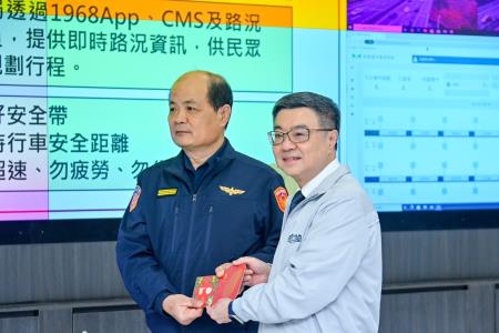 2025年1月25日行政院長卓榮泰視察高公局局本部交控中心　共7張