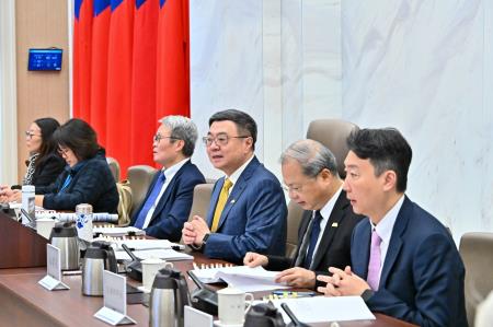 卓院長今(27)日主持中央道路交通安全會報114年第1次會議照片 共7張_1 　共7張