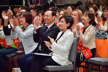 2025年12月10日行政院副院長鄭麗群出席114年度衛福部金顧獎表揚典禮 　共6張