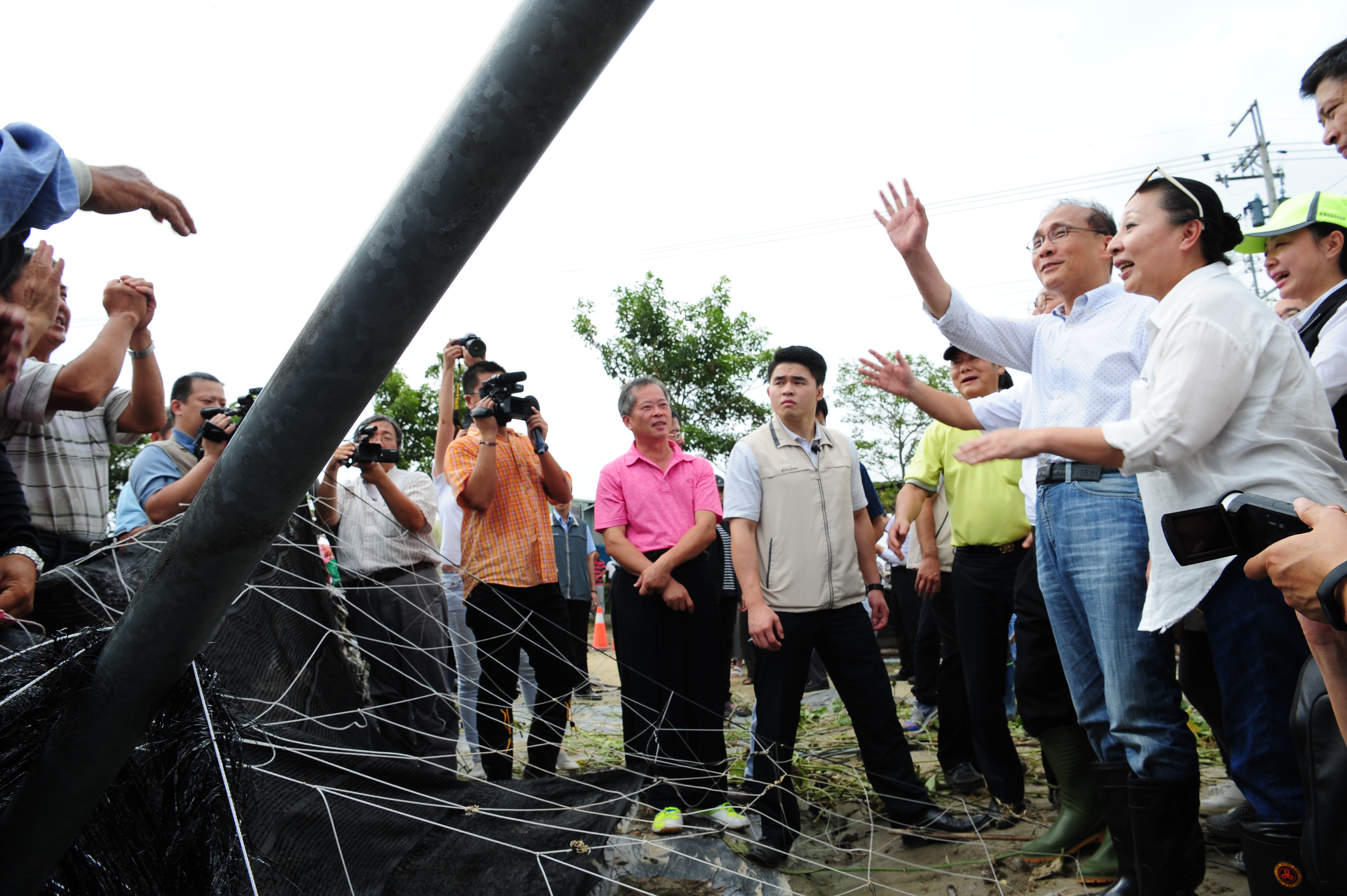 林揆：中央放寬補助強化農業設施重建 減輕農民損失　共8張