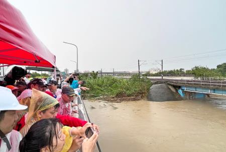 視察「雲林縣大湖口溪溪水暴漲淹水情形」 　共14張