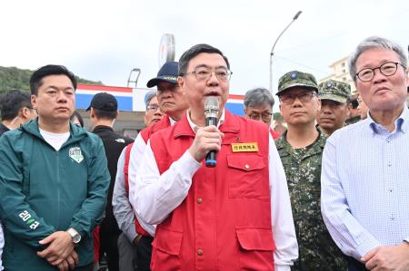 2025年11月12日行政院長卓榮泰視察蘇澳市區民宅淹水及下水道排水改善　共9張