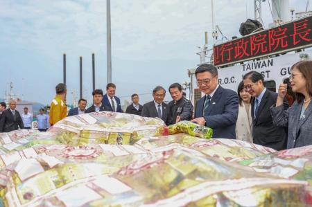 2025年1月25日行政院長卓榮泰出席「緝獲金星（Jin Xing）輪走私第二級毒品安非他命案聯合記者會」S__22429949_0　共6張