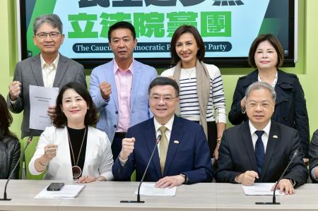 2025年4月28日行政院長卓榮泰拜會立法院民進黨團 　共6張