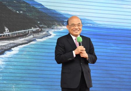 2020年12月20日行政院長蘇貞昌出席臺鐵南迴鐵路電氣化通車典禮　共3張