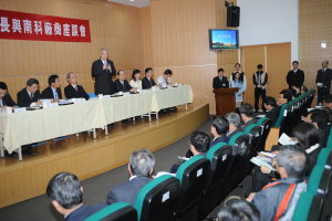 吳揆與南部科學工業園區廠商座談，責成國科會評估經濟復甦狀況減收管理費 　共1張