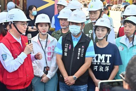 卓院長今（6）日視察「基隆海中天社區道路邊坡坍塌情形」照片共5張
