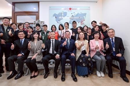 2025年10月23日行政院長卓榮泰參訪瑞麗刀剪公司 　共6張