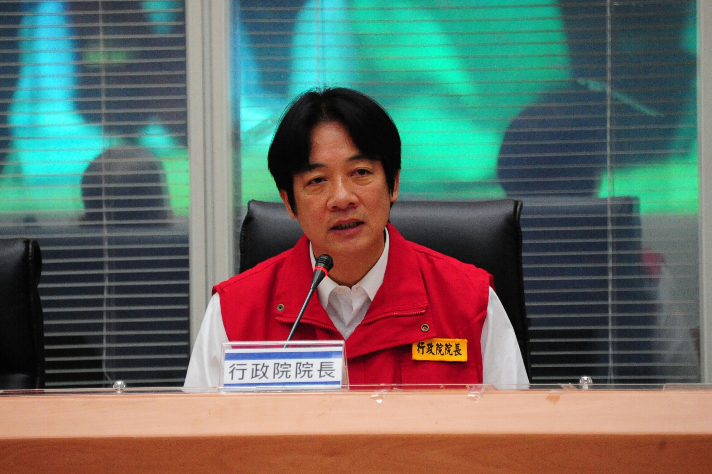 視察豪雨中央災害應變中心  賴揆：嚴防土石流災情　共5張