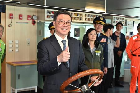 2024年6月3日行政院長卓榮泰出席海委會海巡署「113年端節威力掃蕩誓師暨接裝典禮」　共13張