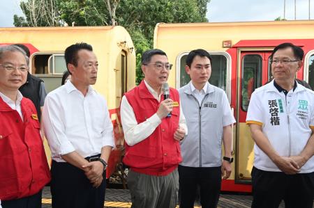 2024月8月1日行政院長卓榮泰視察阿里山林業鐵路邊坡土石崩落災損暨搶修情形 _4_
