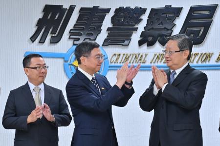 卓院長今(27)日出席「第11波安居緝毒專案」成果記者會照片 共10張