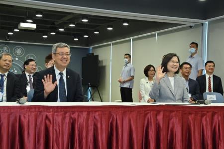 2023年8月7日行政院長陳建仁出席臺灣碳權交易所開幕揭牌典禮。　共11張