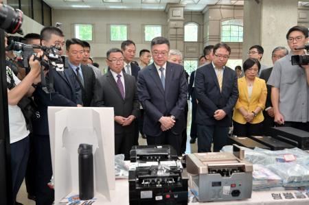 2024年7月10日行政院長卓榮泰出席「重大電信網路詐欺暨掃黑案件查緝成果記者會」　共10張