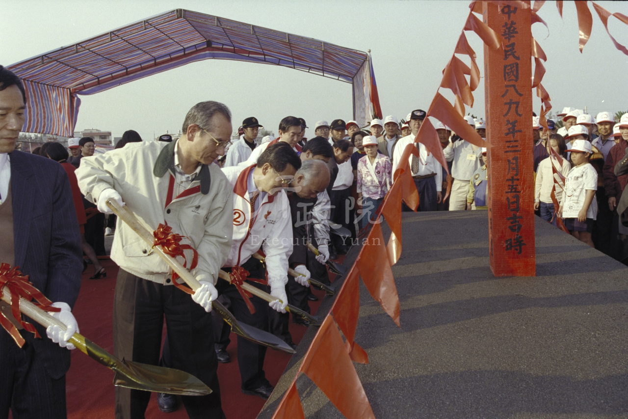 2000年3月15日行政院長蕭萬長參加嘉義東石大橋改建開工典禮 共1張 　共1張