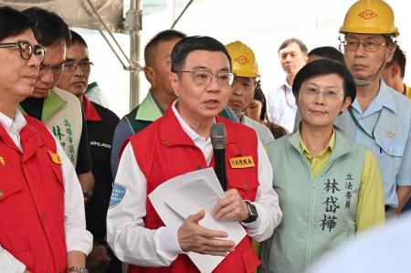 2024年8月2日行政院長卓榮泰視察仁武產業園區廠商災後復原情形