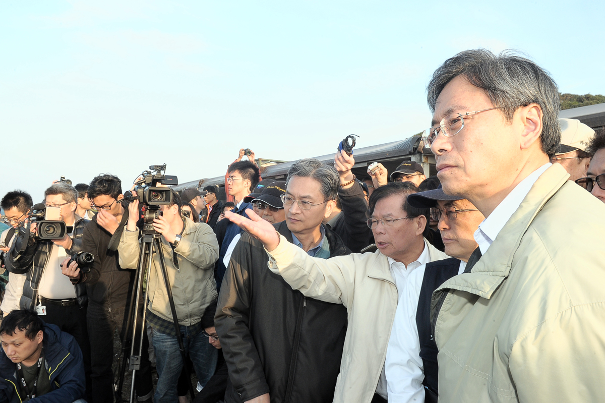 張揆：德翔臺北貨輪搶救作業涉及專業評估 政府已積極進行 盼各界以專業角度看待 　共3張